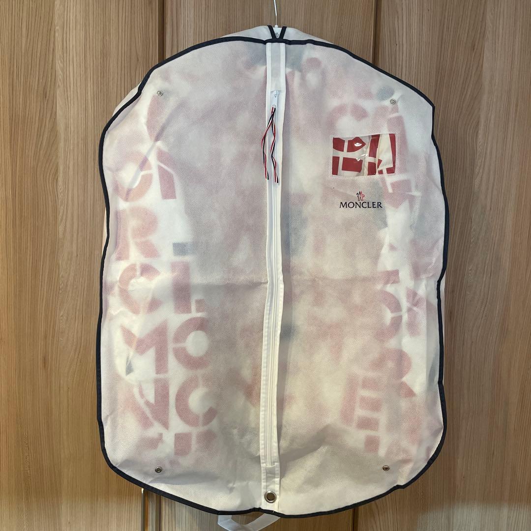 モンクレールジーニアス　ダウンジャケット