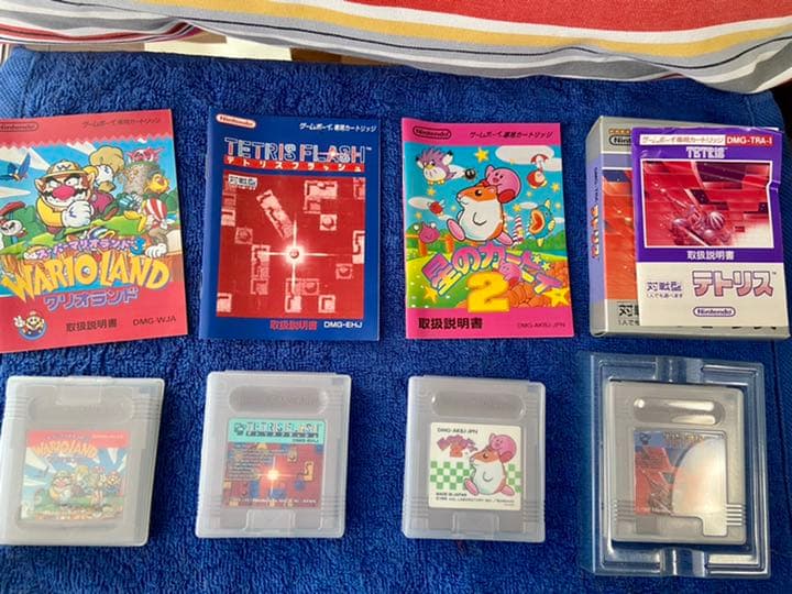 ゲームボーイ　充電式　スーパーゲームボーイのケース　ゲームソフト4本