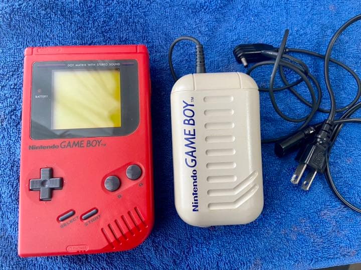 ゲームボーイ　充電式　スーパーゲームボーイのケース　ゲームソフト4本
