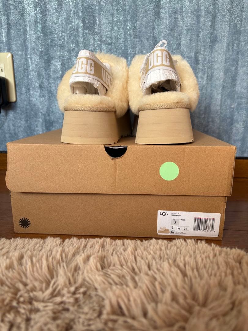 UGG ファンケット　マスタードシード