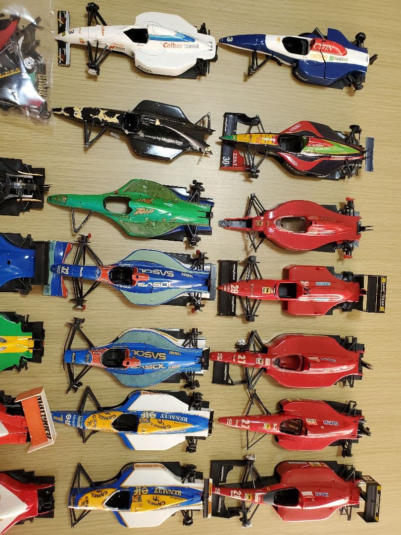 1/24スケール、F-1プラモデル組み立て済みジャンク多数