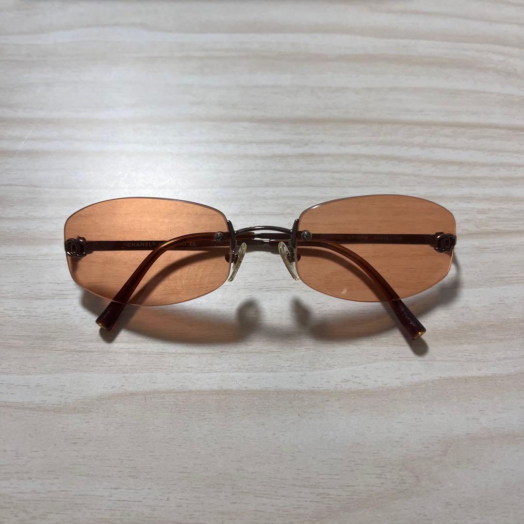付属品付き CHANEL ココマーク リムレス サングラス 4002