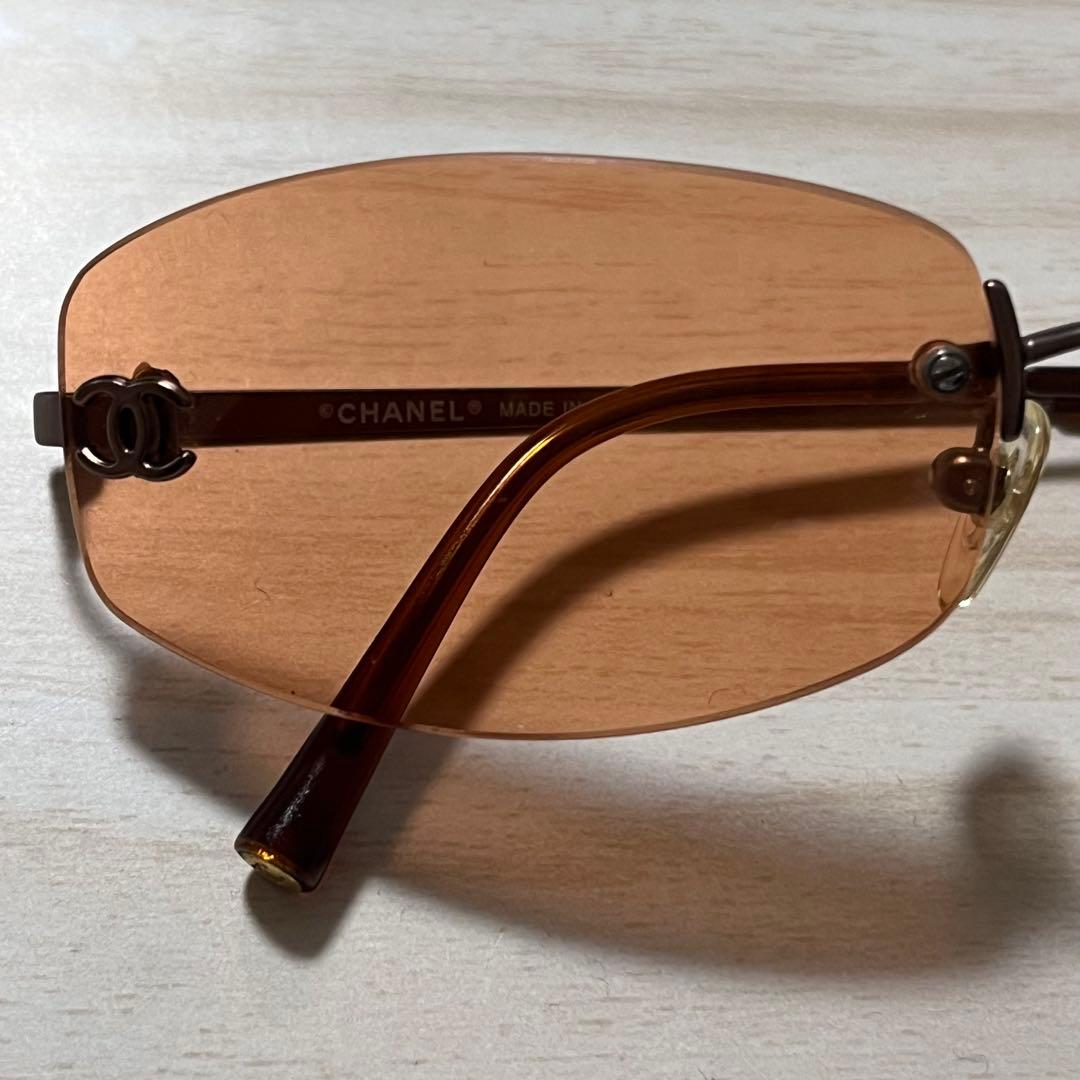 付属品付き CHANEL ココマーク リムレス サングラス 4002