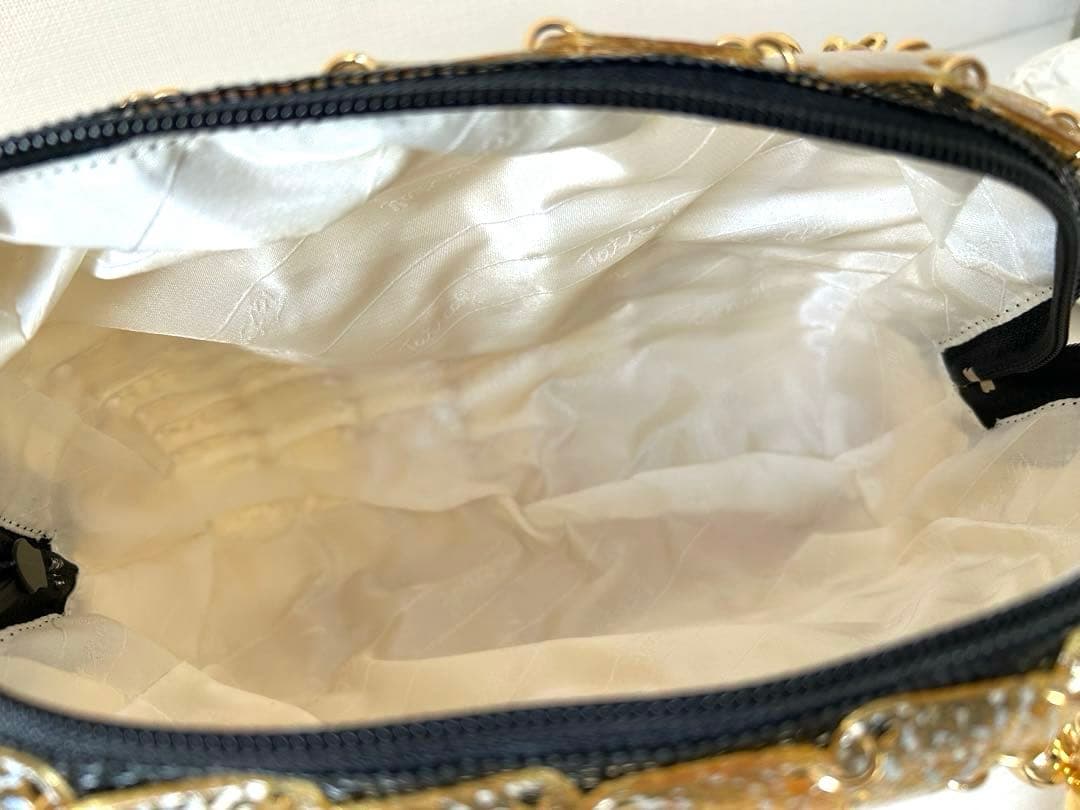 【未使用】ゴールドのハンドバッグ　豚革プレート