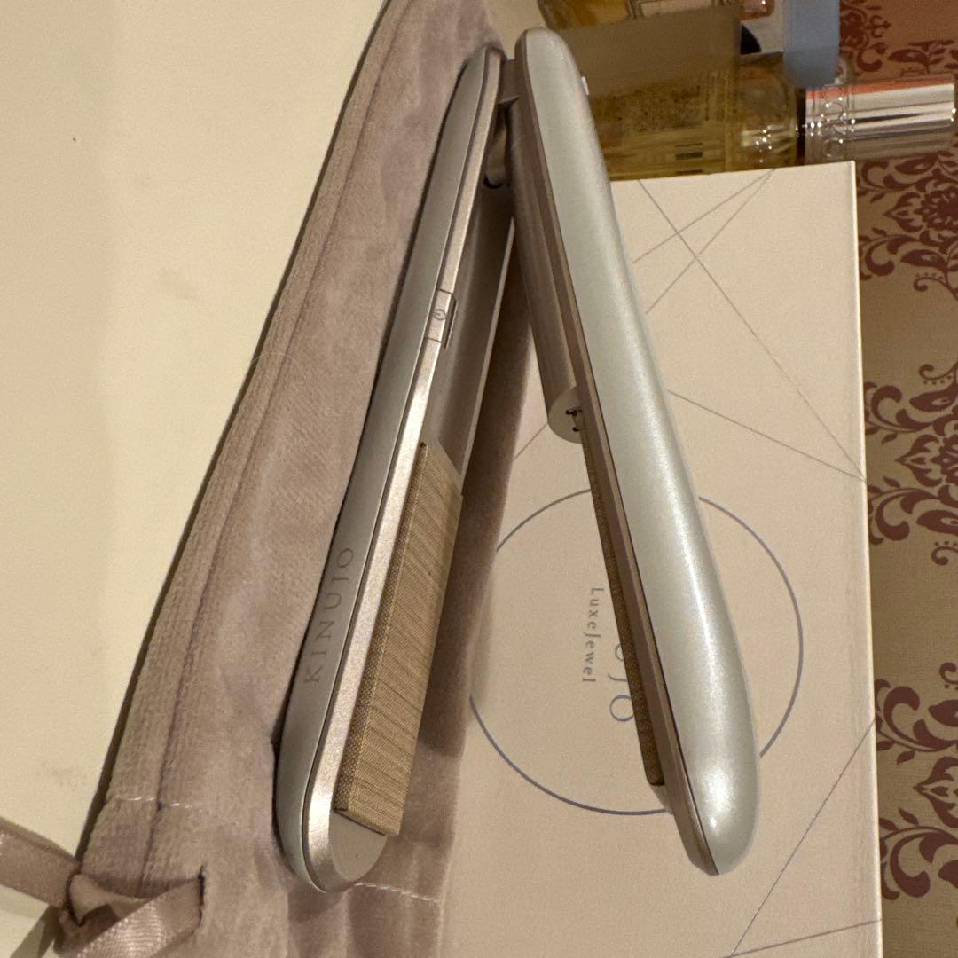 ら*い様 KINUIO ストレートヘアアイロン シルバー