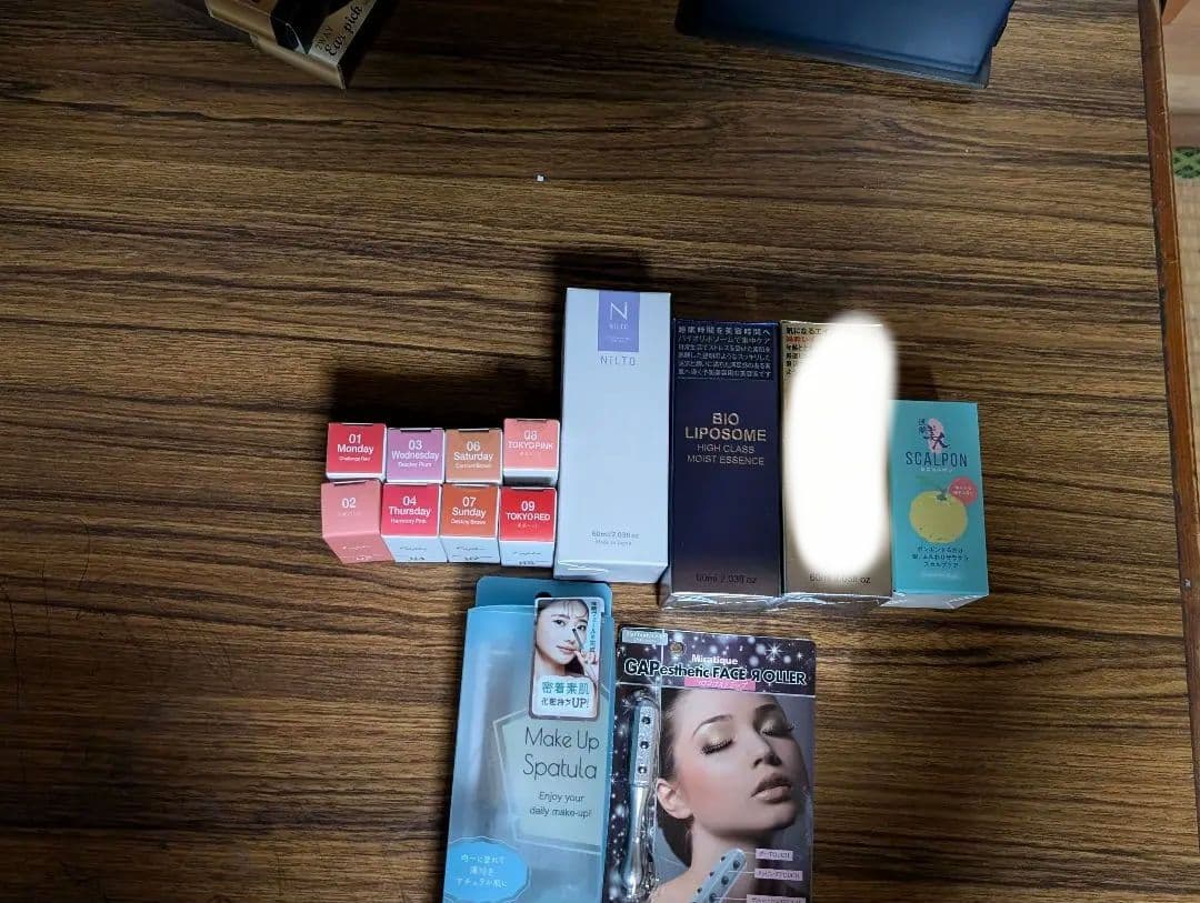 ウォータリールージュ８色＆美容液＆スパチュラ、ミニ美顔器お買い得セット