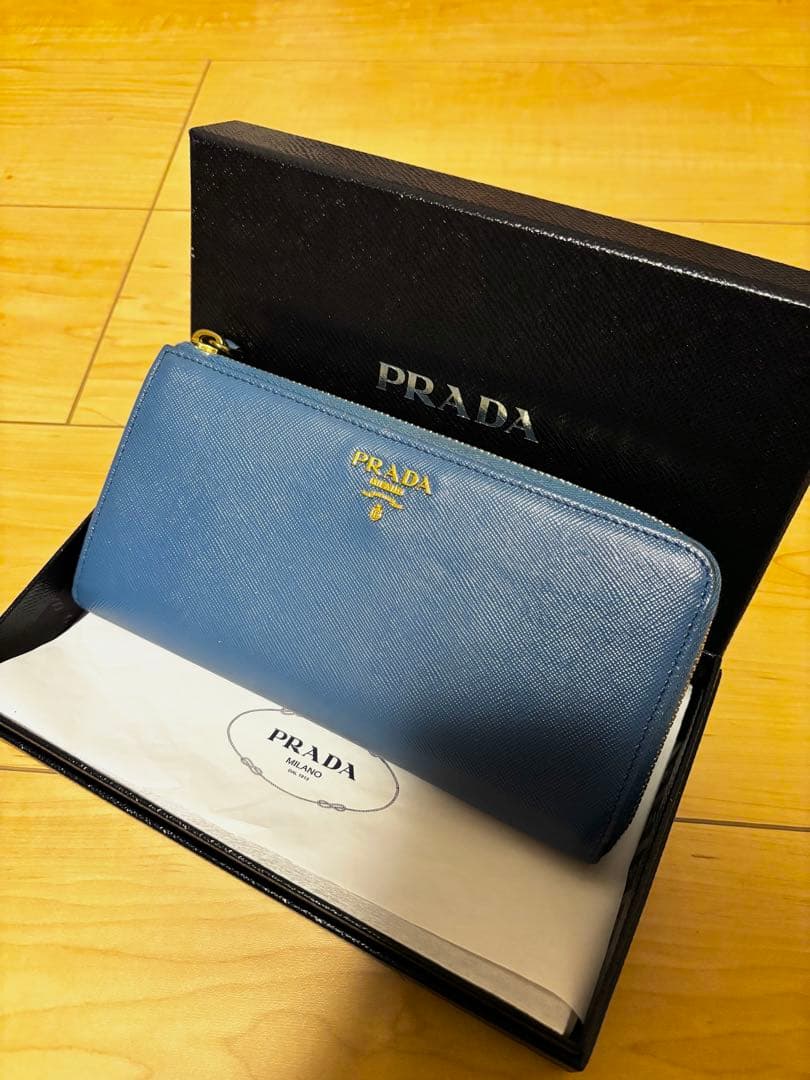 え*ん様 【新年特価】PRADA プラダ 水色 レザー 長財布 ショッパー付き
