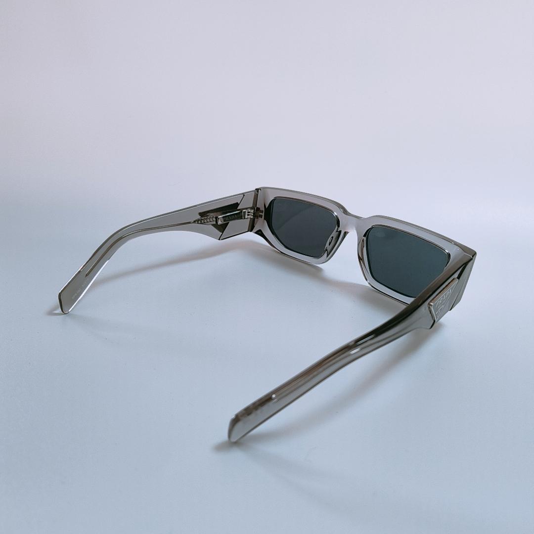 【新品未使用】PRADA トライアングルロゴ入り サングラス PR09ZS