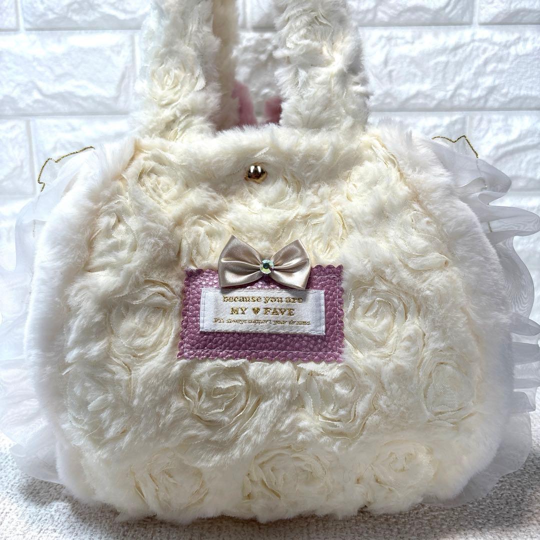 m*e様 コヤンイサムチョン　フリルファーバッグ 白　ピンクうさちゃん