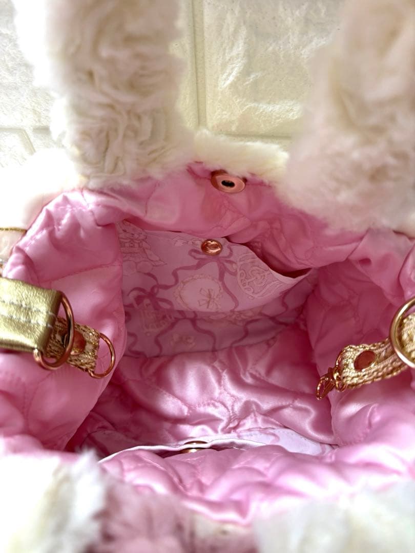 m*e様 コヤンイサムチョン　フリルファーバッグ 白　ピンクうさちゃん