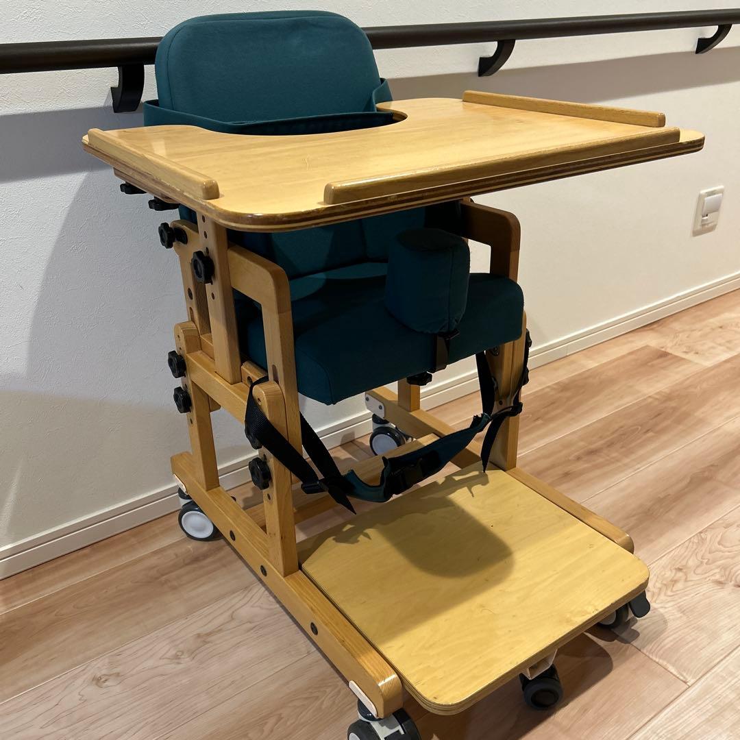 バンビーナ　M 座位保持椅子