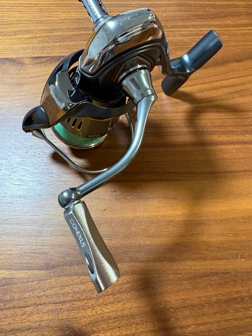 ダイワ　23エアリティ　PC LT 2500-H ゴメクサス　ハンドル