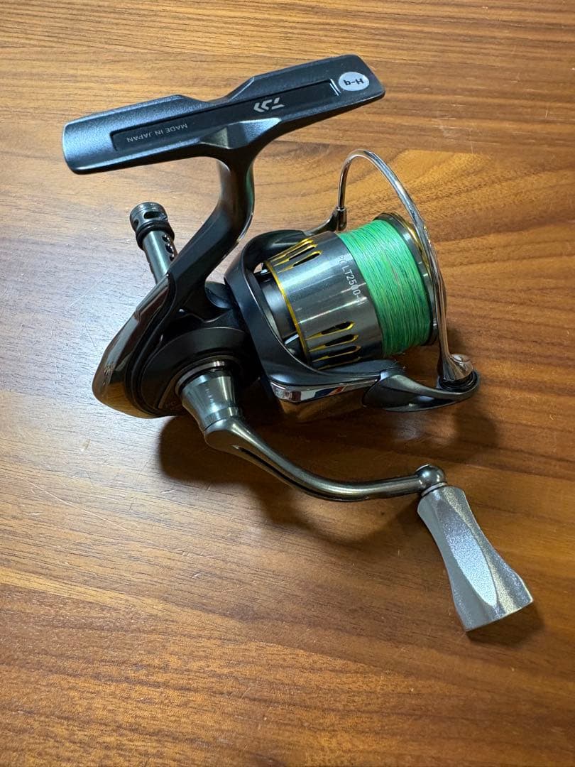 ダイワ　23エアリティ　PC LT 2500-H ゴメクサス　ハンドル