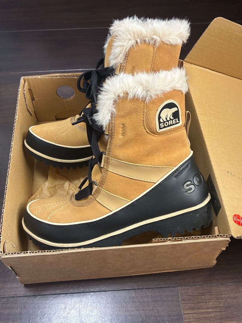 新品試着のみ　TIVOLI IIソレル　ティボリ　SOREL スノーブーツ