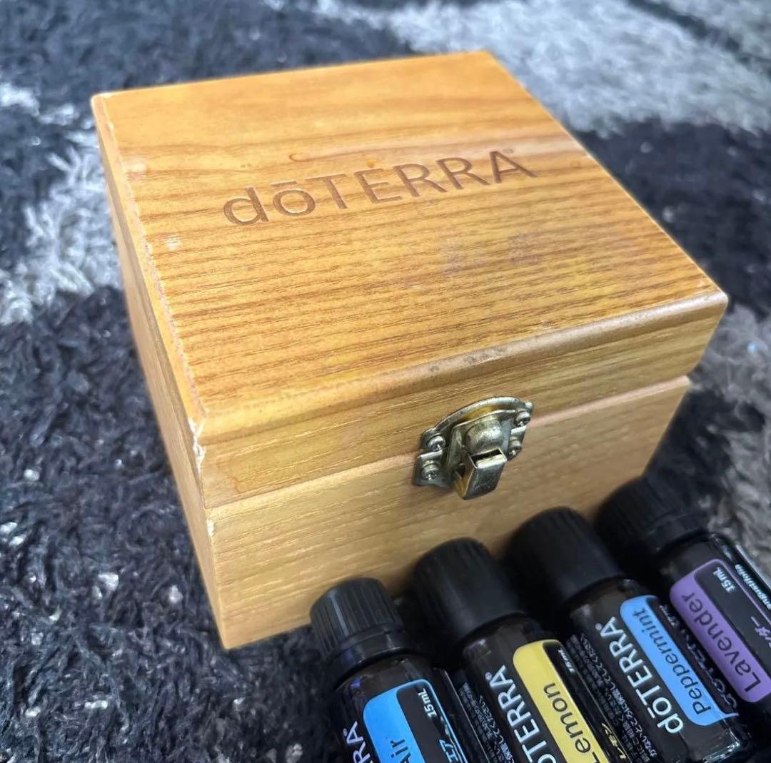 ドテラ　doTERRA 基本の精油９本とボックスのセット　エッセンシャルオイル
