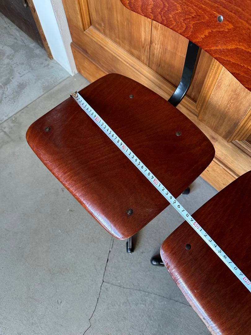 今が買い。値下げしました！ ヨーロッパアンティーク木製2脚セット