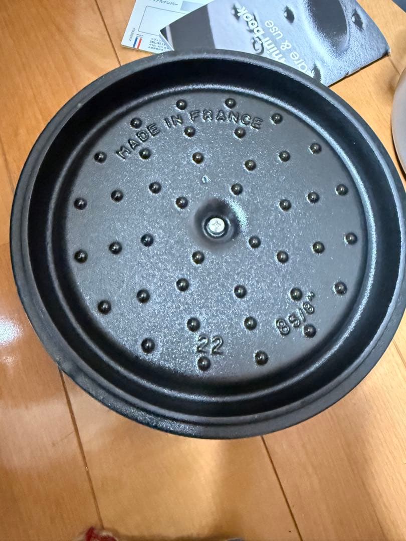 新品　Staub ストウブ22cm シリアルナンバー有 LA COCOTTE