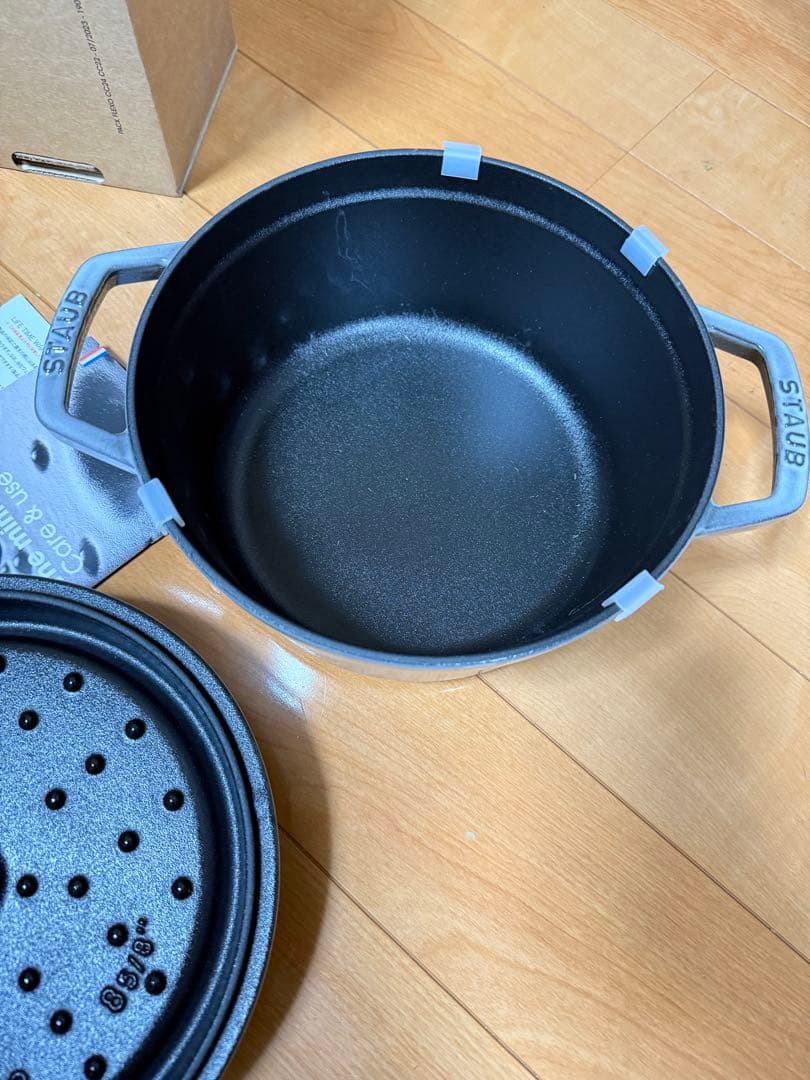 新品　Staub ストウブ22cm シリアルナンバー有 LA COCOTTE