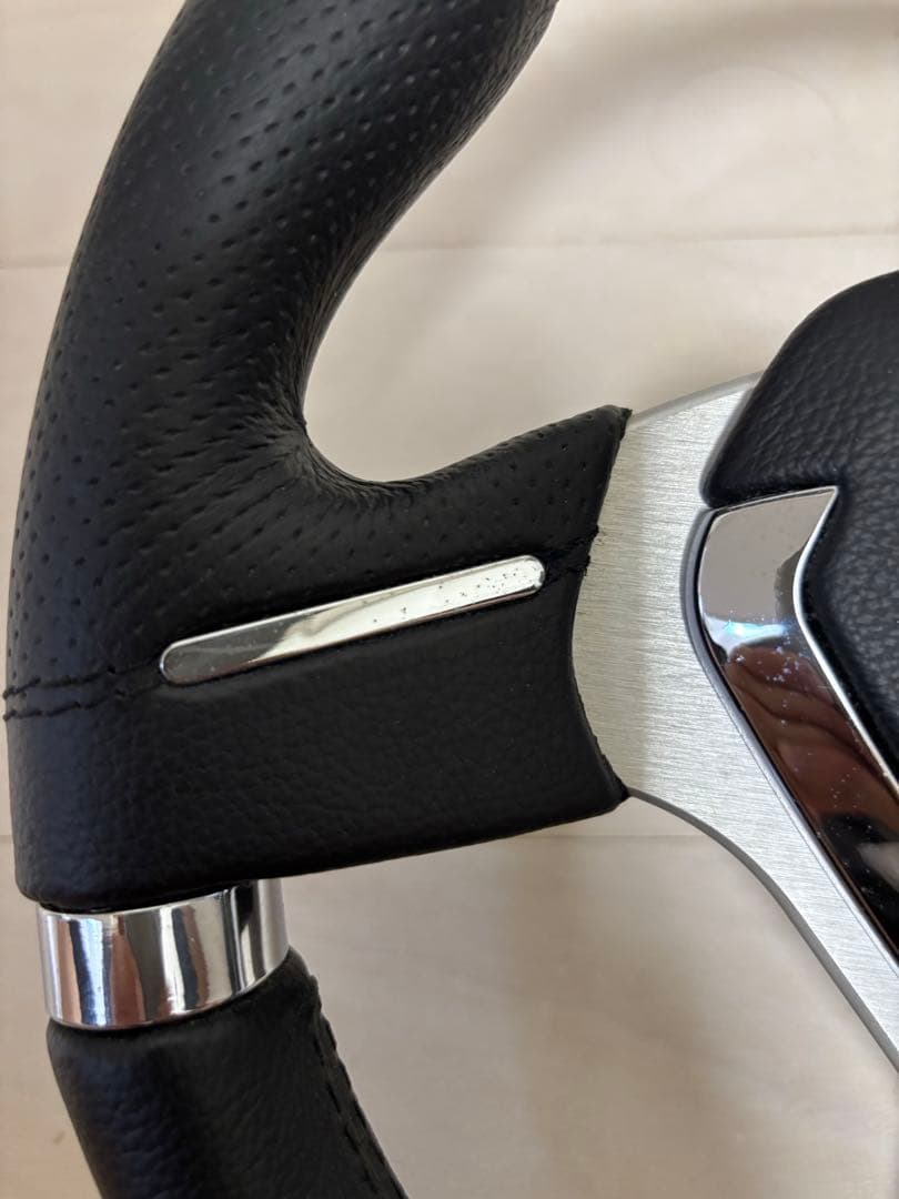 美品　MOMO ミレニアムエボ　32