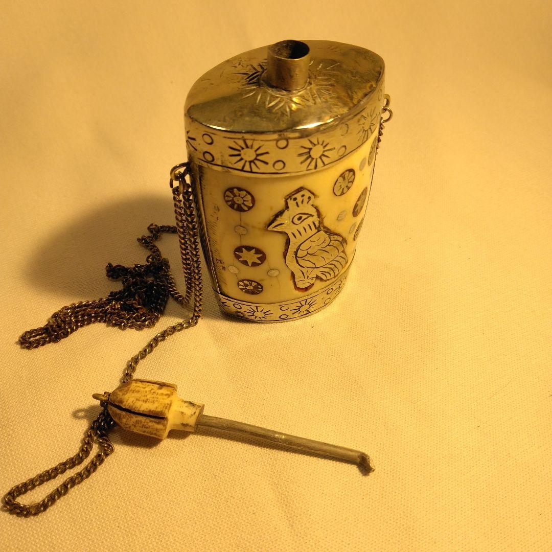 チベットの鼻煙壺（ビエンコ）です。