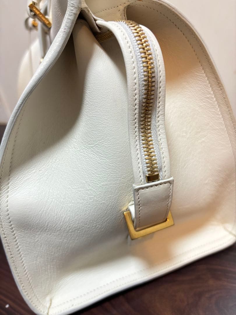 【YVES SAINT LAURENT】 クラシック Yライン カバス