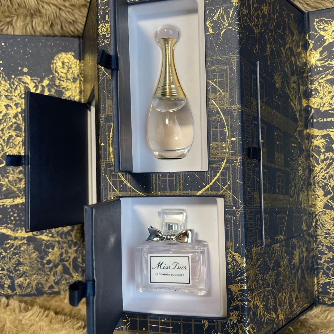 Dior2022年モンテニュコフレ新品未使用　エッセンスローション試供品付き