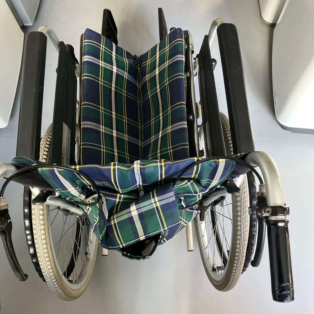 折りたたみ自走可能な介助用車椅子 アイランド