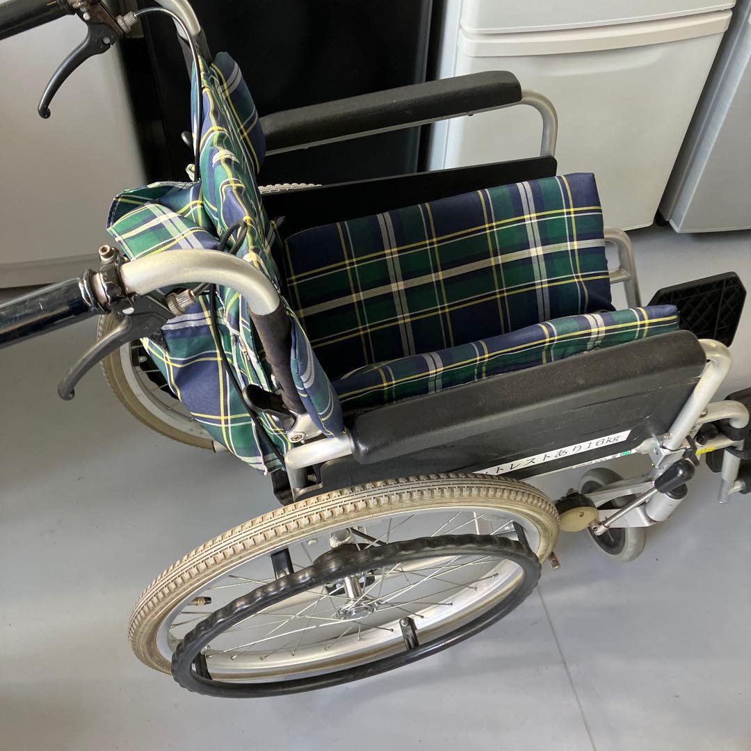 折りたたみ自走可能な介助用車椅子 アイランド