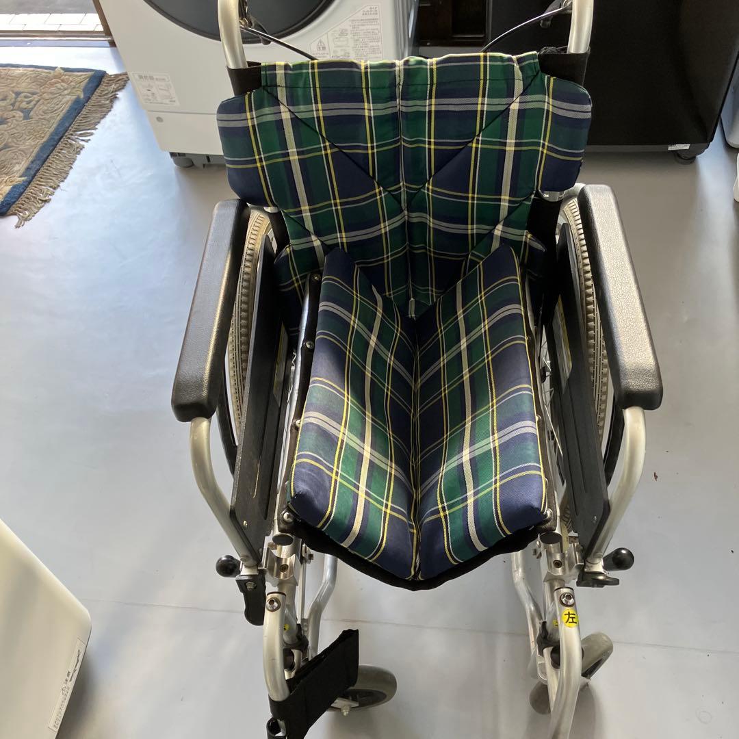 折りたたみ自走可能な介助用車椅子 アイランド