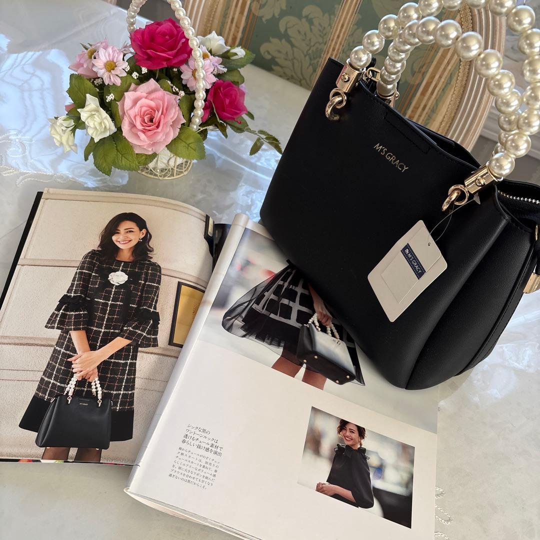 エムズグレイシー　カタログ掲載ロゴ入りパールハンドバック　ブラック（ベルト無し）