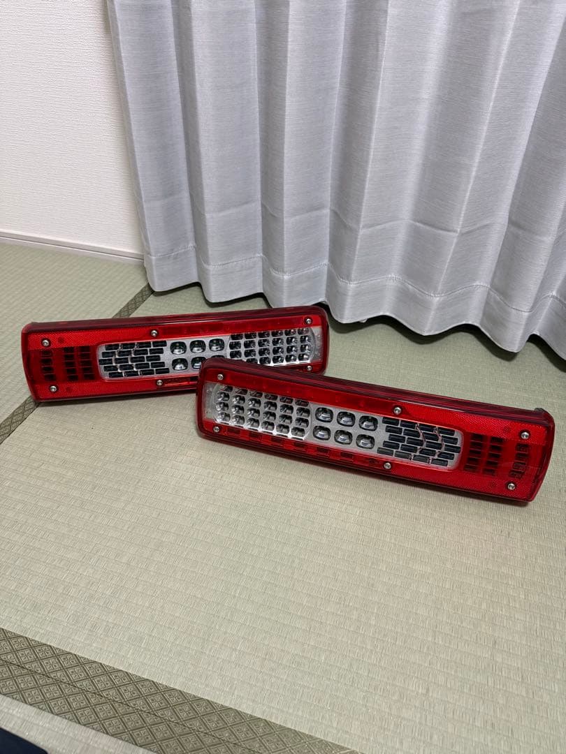 UD 純正 LEDテールランプ