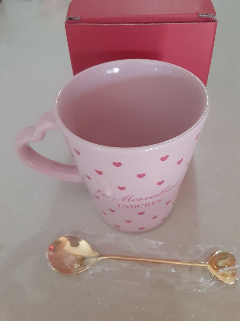 新品　ラデュレ　バレンタインコスメ　ハートアイシャドウ　リップ　マグカップセット