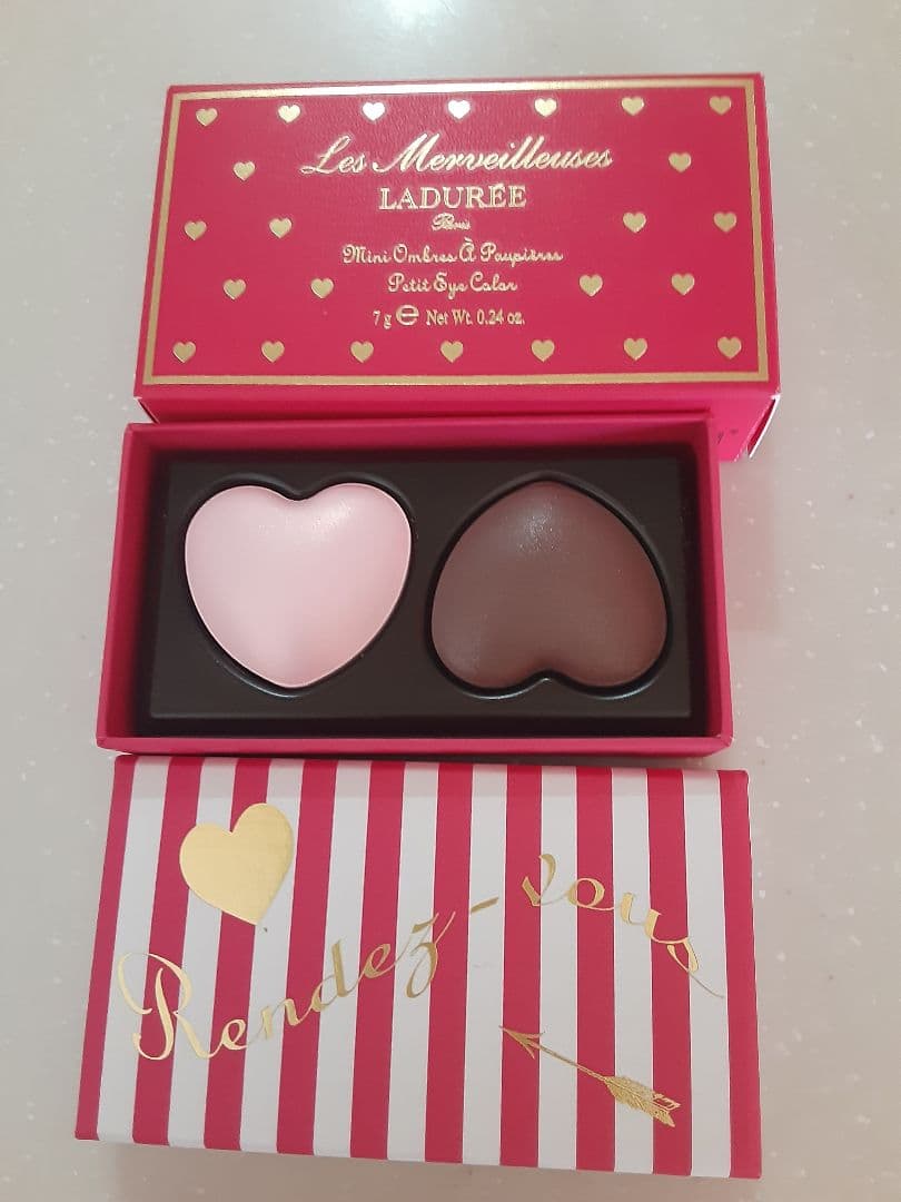 新品　ラデュレ　バレンタインコスメ　ハートアイシャドウ　リップ　マグカップセット
