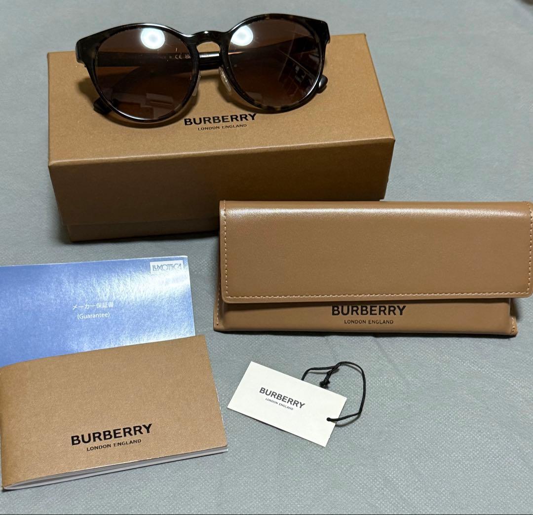 BURBERRY バーバリー　サングラス　BE4351D