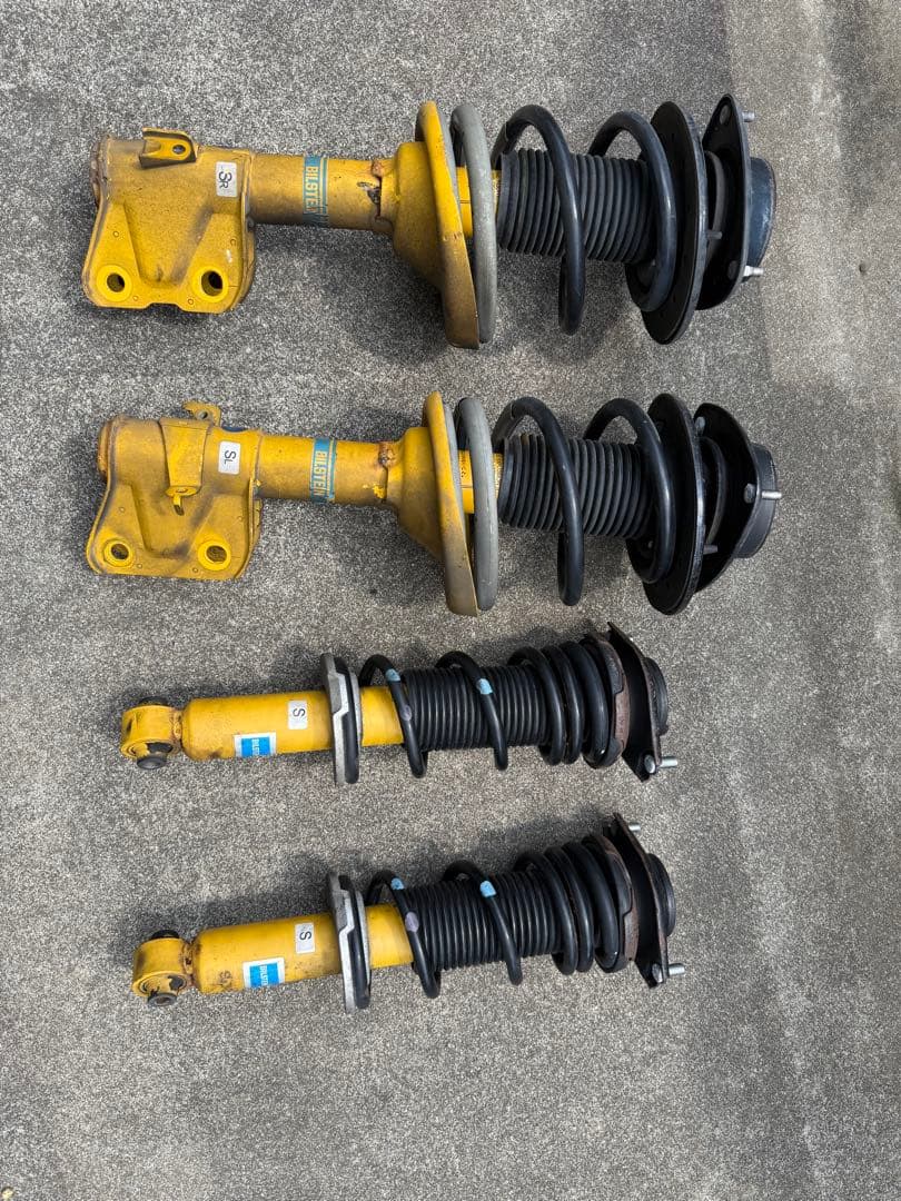 み*ん様 スバル純正　ビルシュタイン　WRX STI VAB D型　サスショック