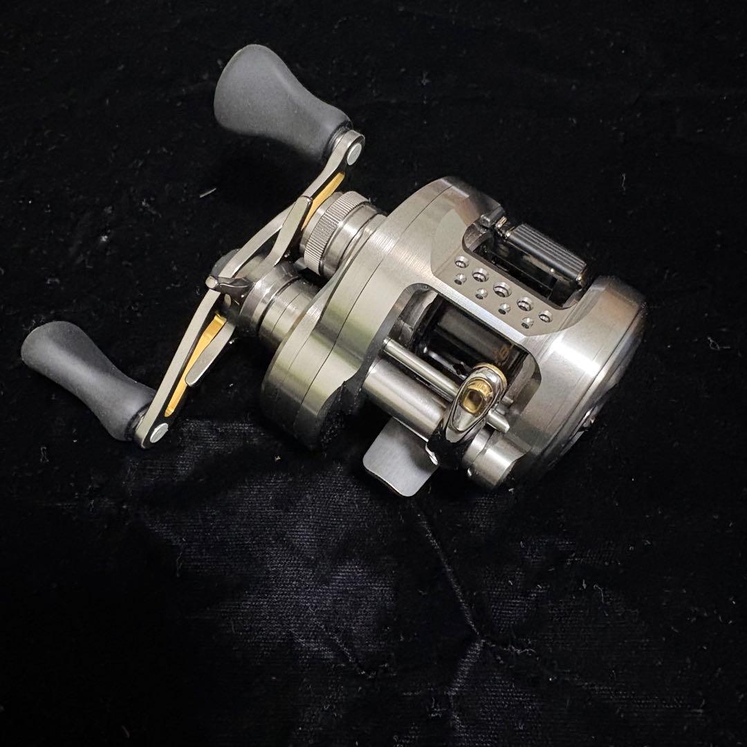 シマノ　23 カルカッタコンクエスト BFS 右巻き XG 美品