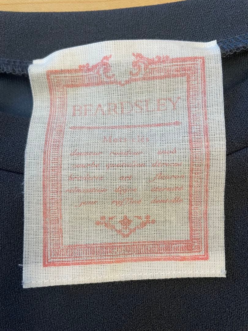 日曜限定値下げ　ビアズリー Tブラウス