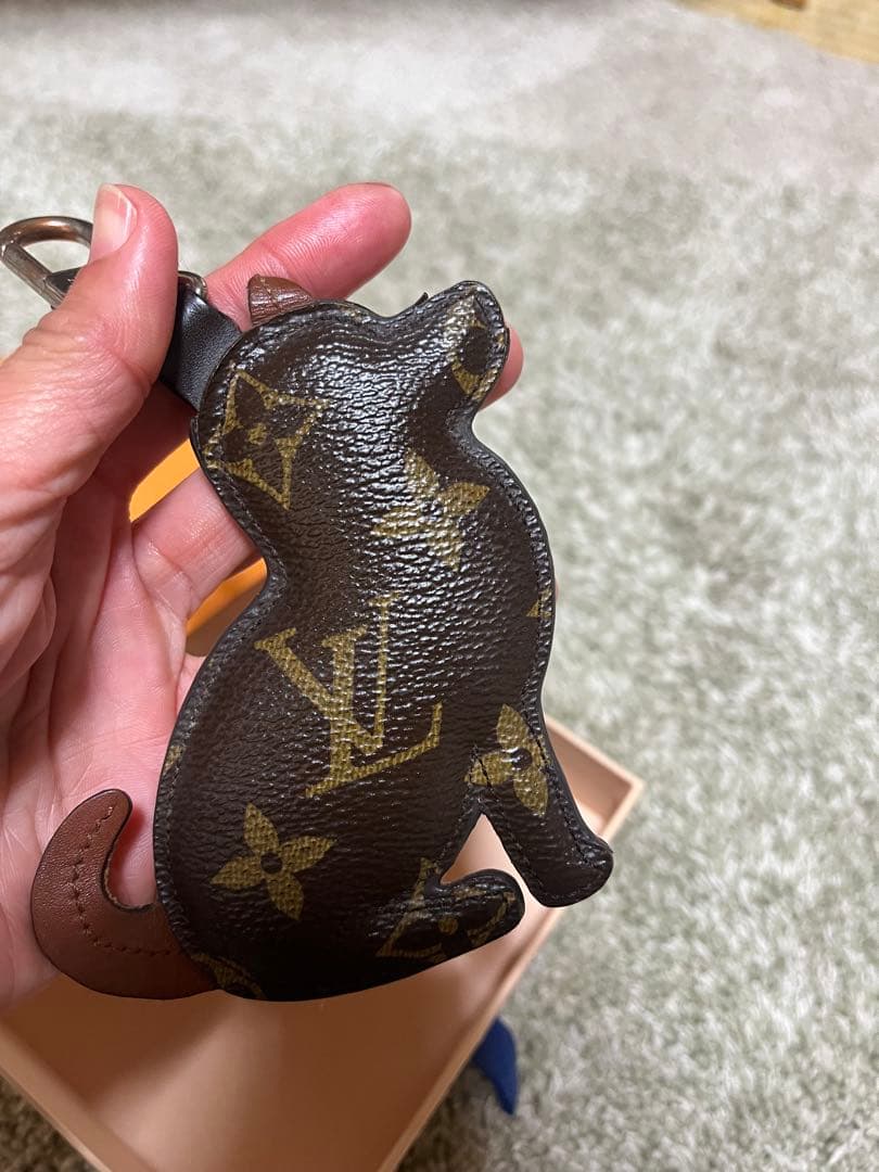 LOUIS VUITTON 犬型キーホルダー