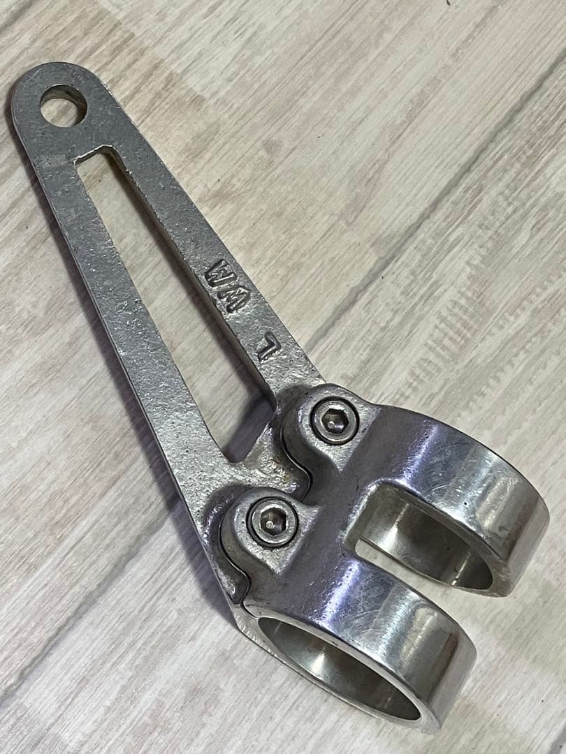 WM ダブルエム ウェリントン　バイク用　ライトステー　38パイ　C8