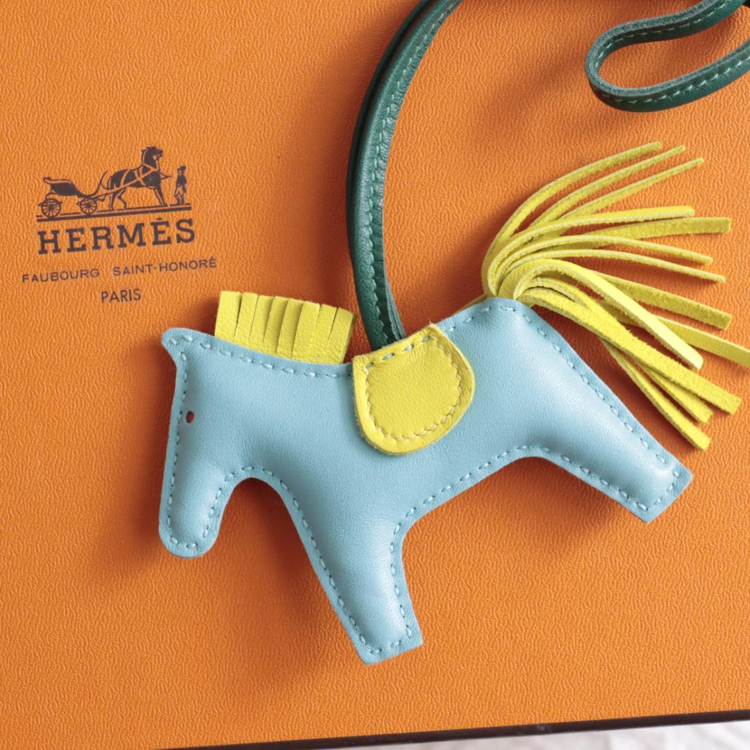 極美品！エルメス　Hermes　ロデオチャーム　PM アクセサリー　セレスト