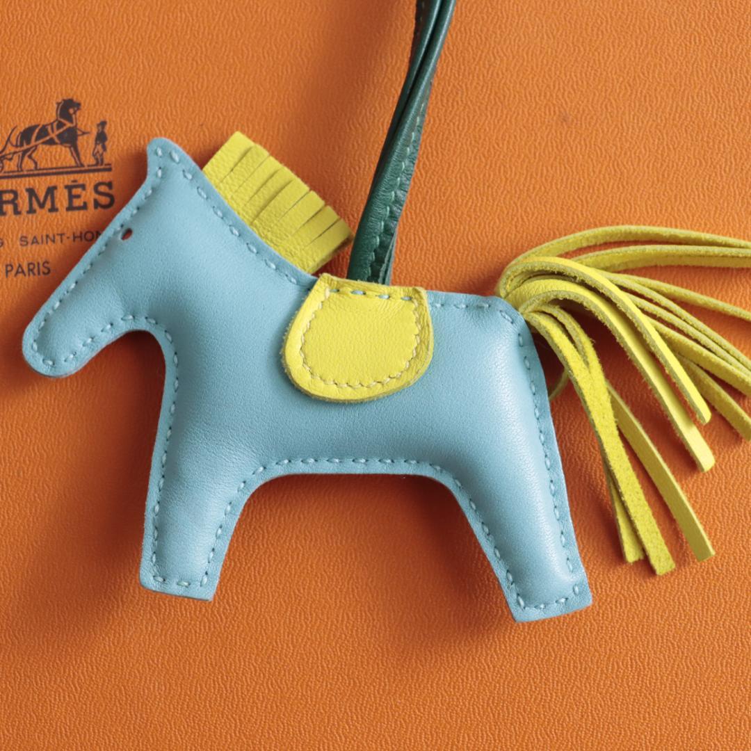 極美品！エルメス　Hermes　ロデオチャーム　PM アクセサリー　セレスト