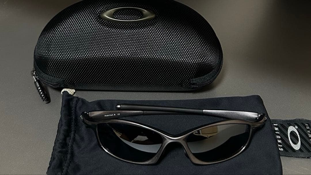 小物 oakley hatchet