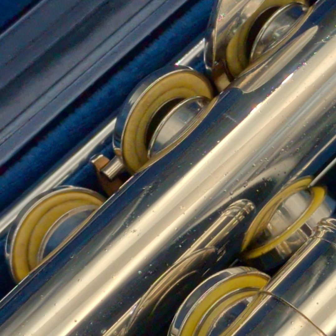 フルート　調整済　ヤマハYFL211S(Eメカ.銀メッキ仕様)