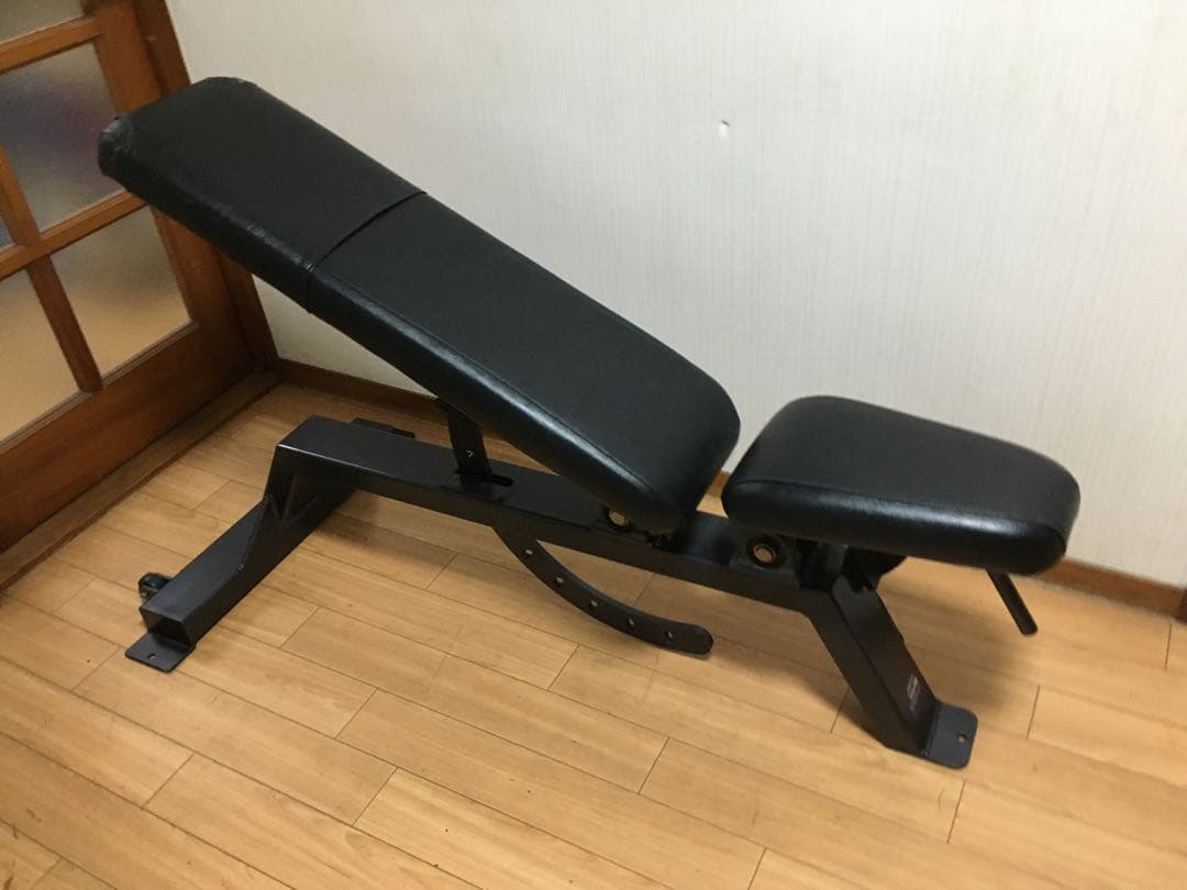 Think Fitness ベンチ　アジャスタブルベンチ　筋トレ