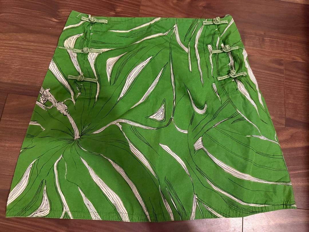 Miu Miu 葉柄グリーンタイトスカート 38