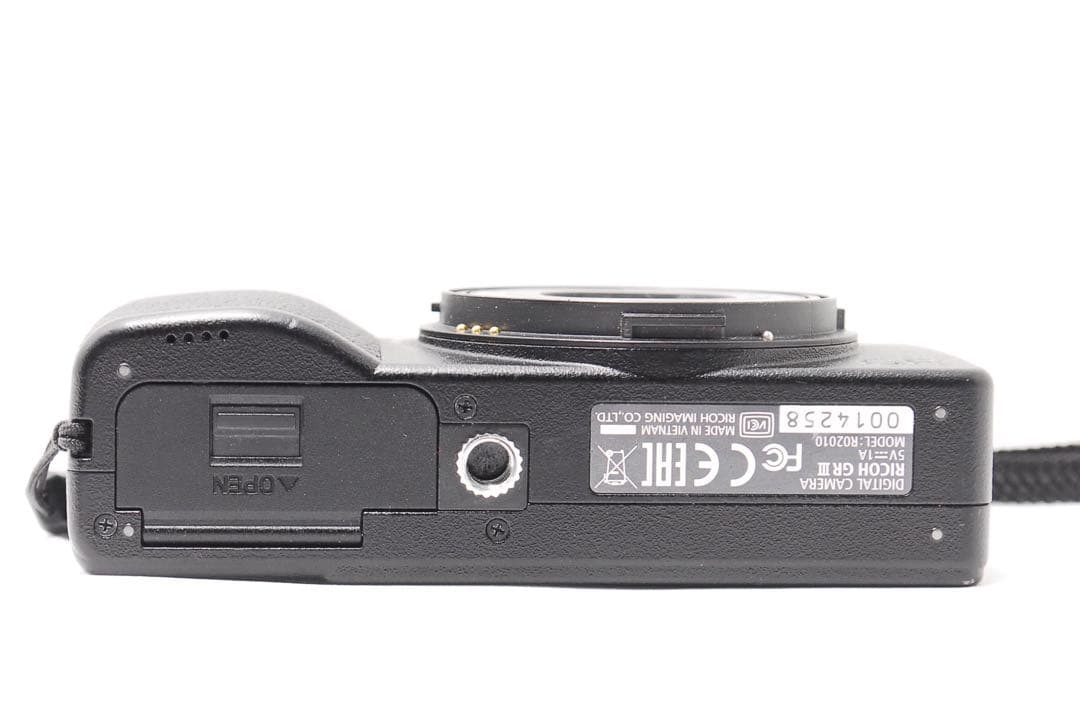 【人気モデル】RICOH GR Ⅲ 付属品充実 持ち運びケース付 高性能