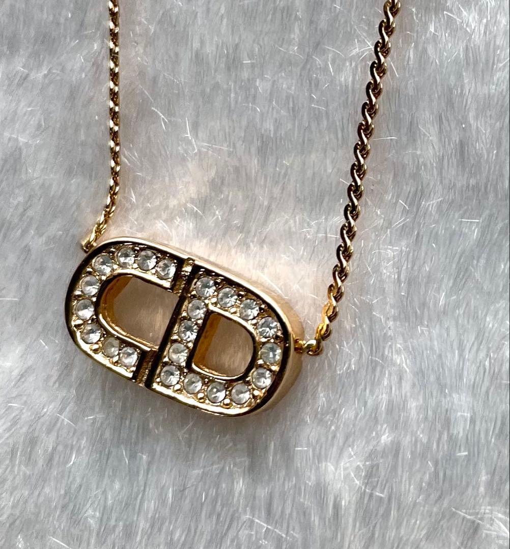 クリスチャンディオール ラインストーンCDロゴ ネックレス
