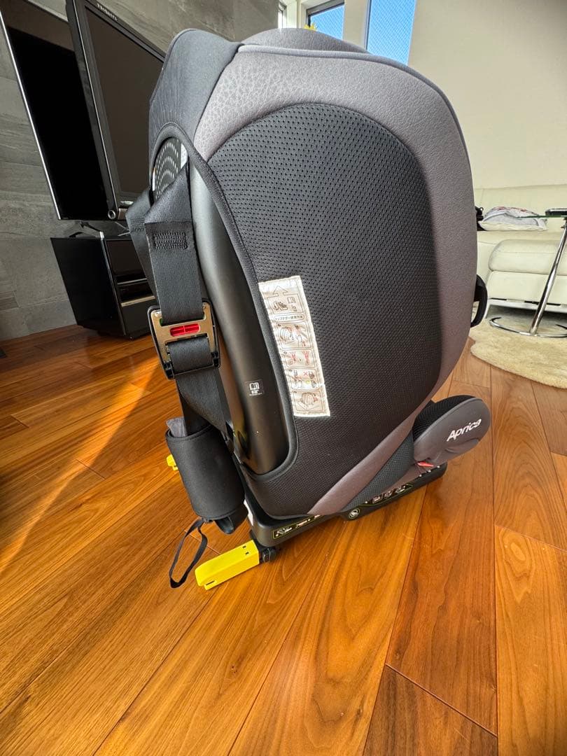 Aprica form fit AB チャイルドシート ブラック・グレー