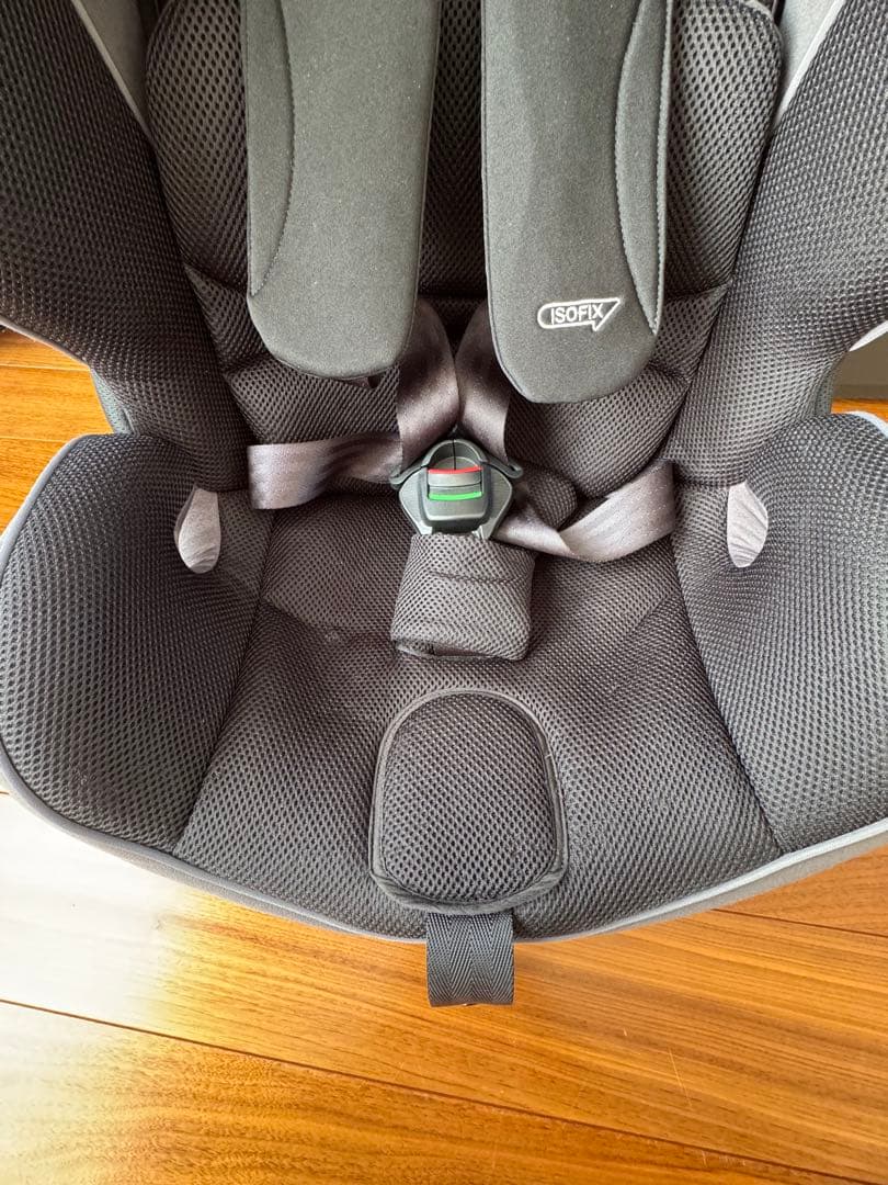 Aprica form fit AB チャイルドシート ブラック・グレー