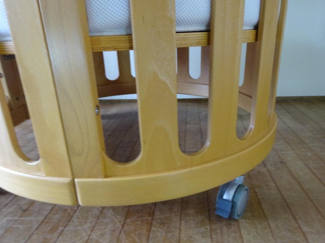 ベビーベッド　ベビーサークル　木製　マットレス付き　（検）ストッケ